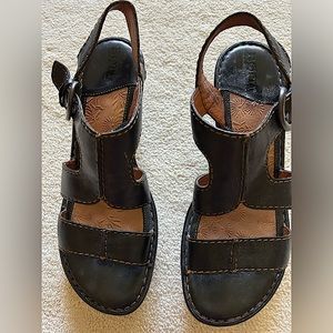 Born Ghita black sandal in size 8